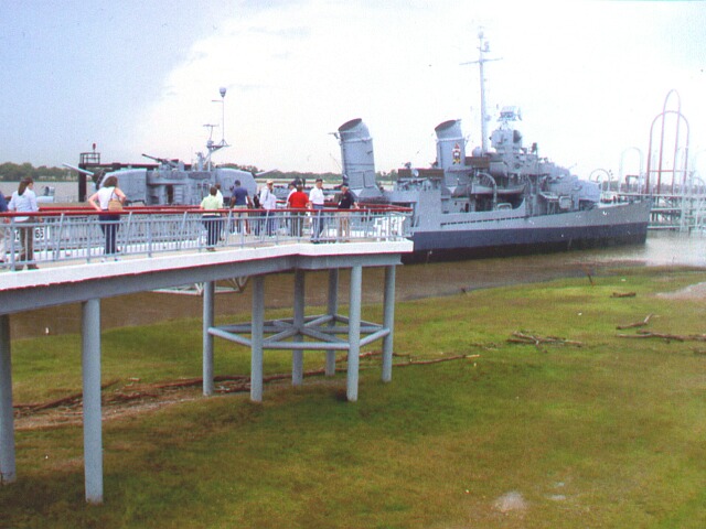 USS BOYD Veterans tour the USS KIDD